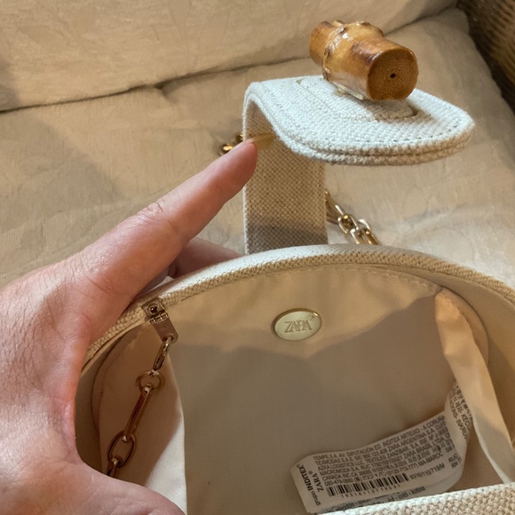 ZARA Small Round Hard Shell Purse With Gold Chain - Picture 5 of 8